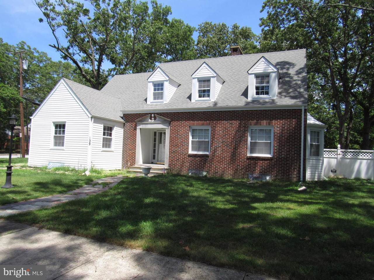 109 12TH Street - Photo 1