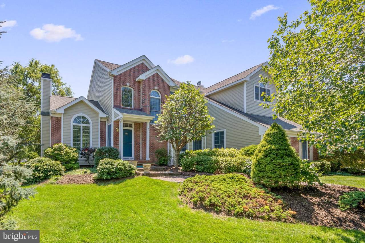 5 Winged Foot Court - Photo 1
