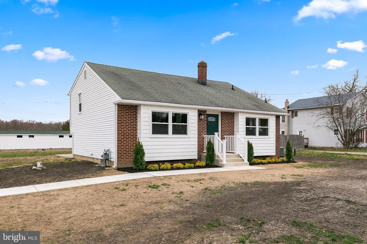 2547 Sheridan Avenue - Photo 1