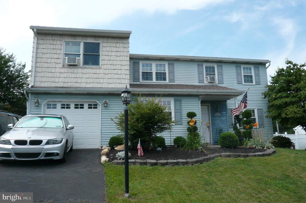 202 Parkridge Drive - Photo 1