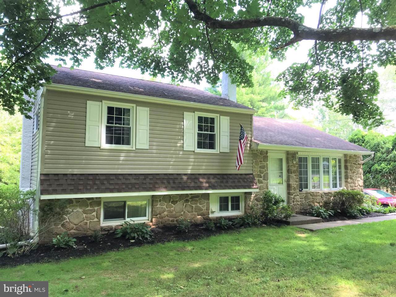 433 Elm Avenue - Photo 1