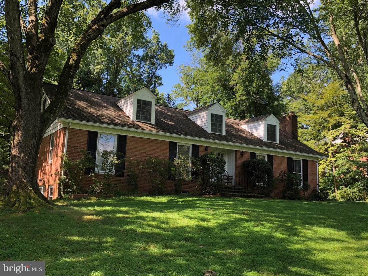 8905 Gallant Green Drive - Photo 1