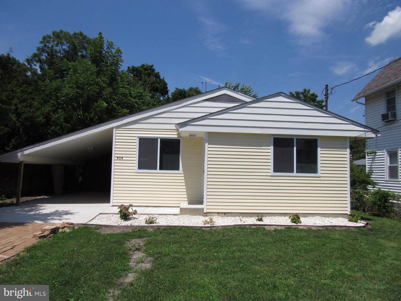 914 Park Avenue - Photo 1