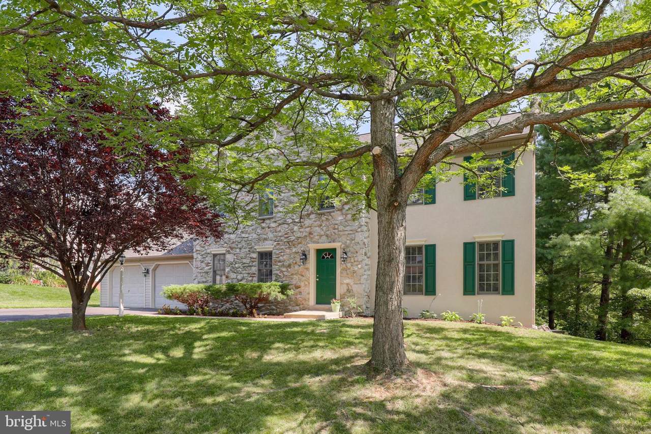 140 Clover Lane - Photo 1