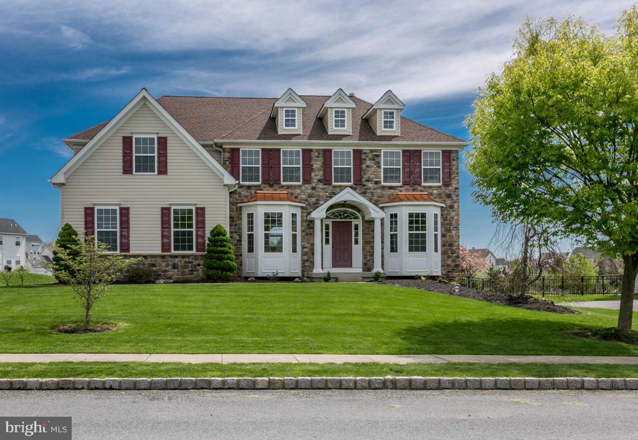 5021 Peach Blossom Drive - Photo 1