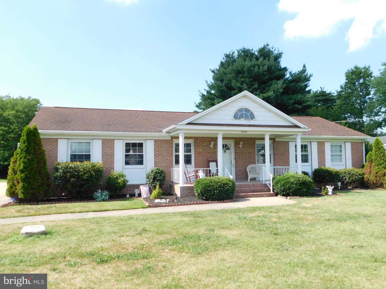 209 Irons Avenue - Photo 1