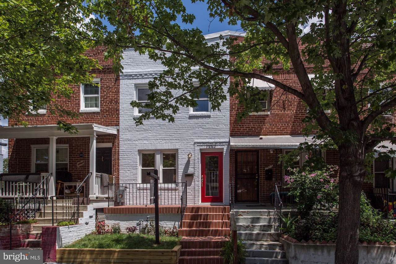 1504 Queen Street - Photo 1