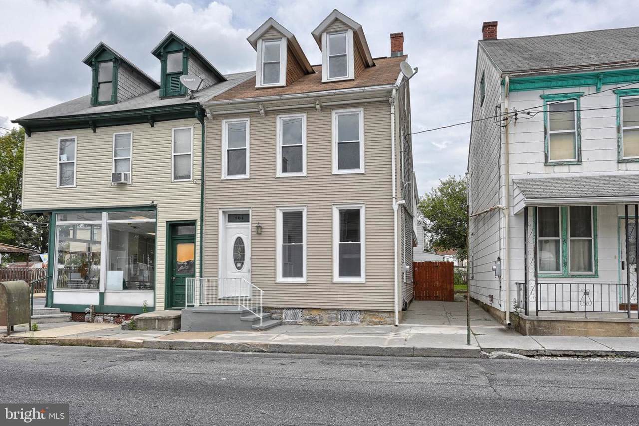 304 6TH Street - Photo 1