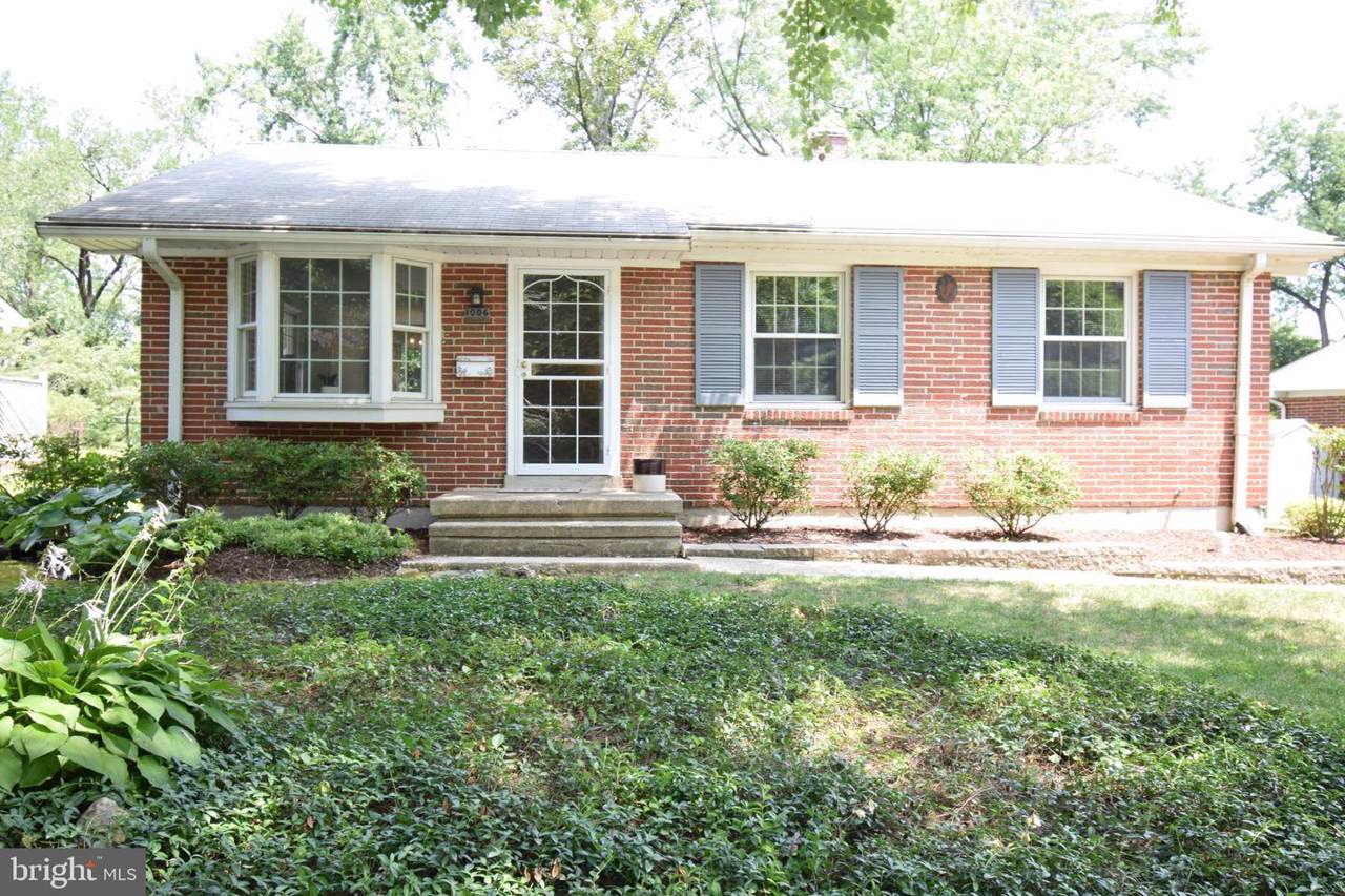 1006 Donington Circle - Photo 1