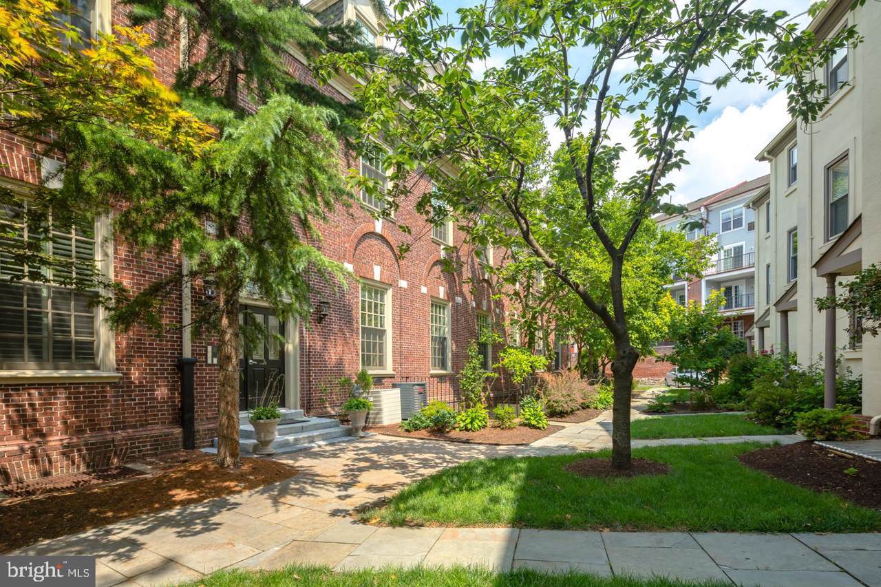 2501 Christian Street - Photo 1
