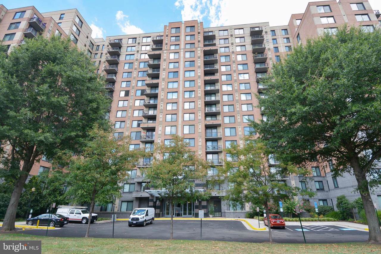 2451 Midtown Avenue - Photo 1