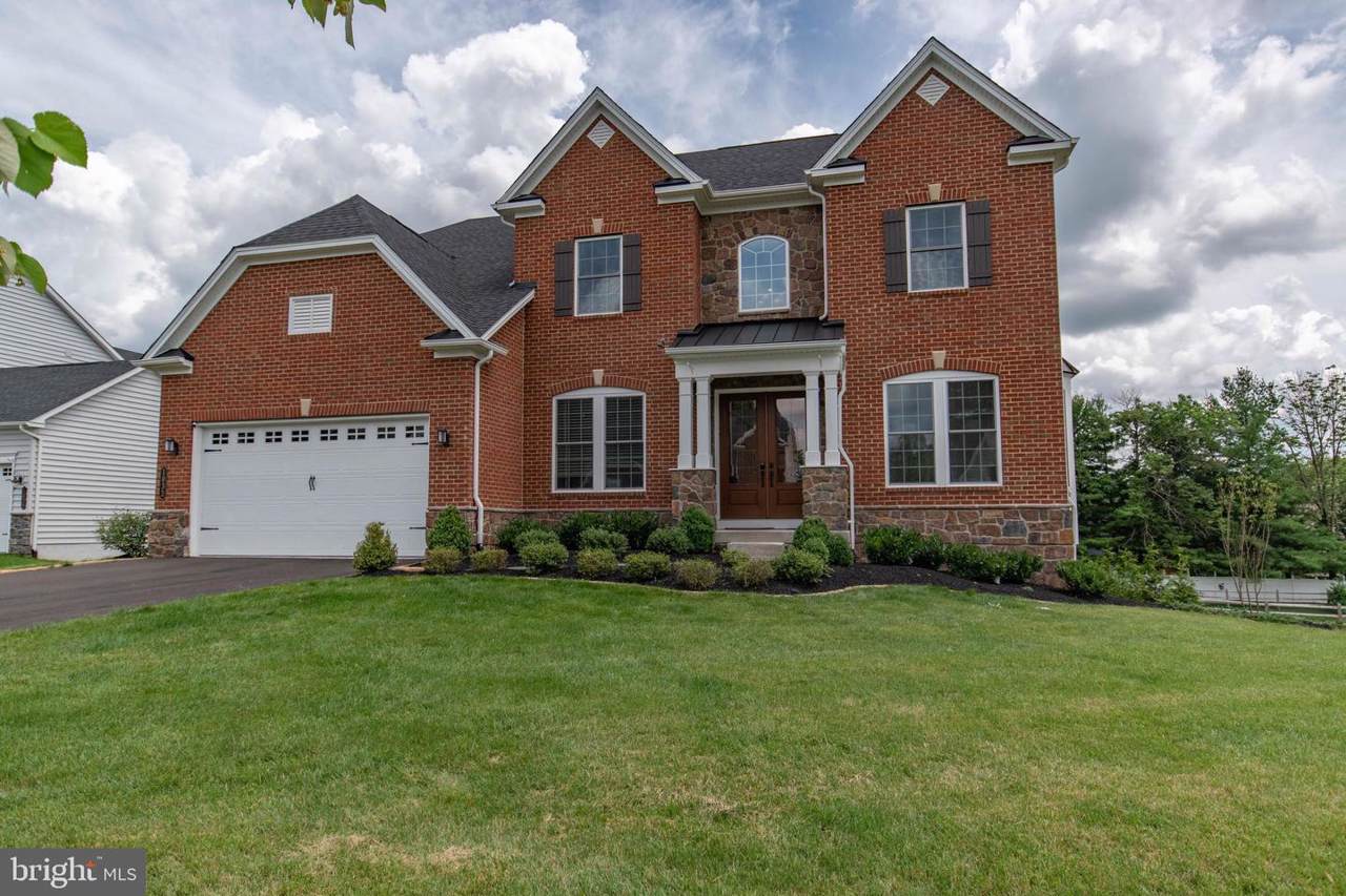 1033 School Lane - Photo 1