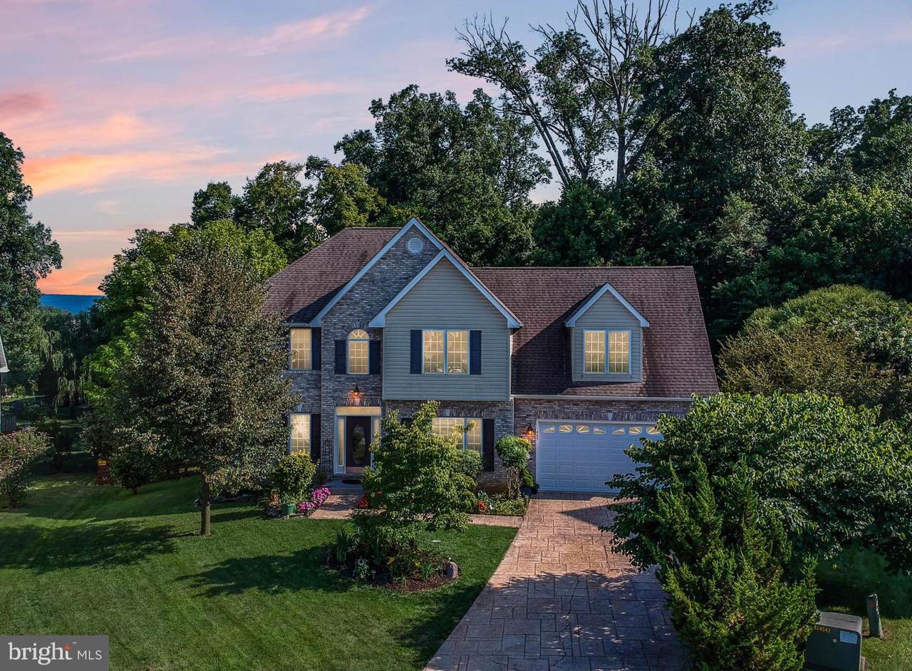 405 Montgomery Court - Photo 1