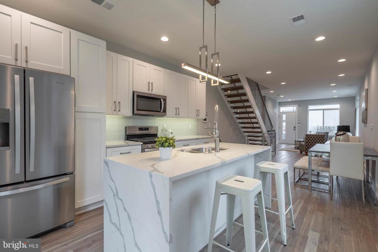 2635 Oxford Street - Photo 1