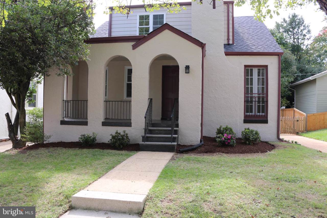 208 Summers Drive - Photo 1