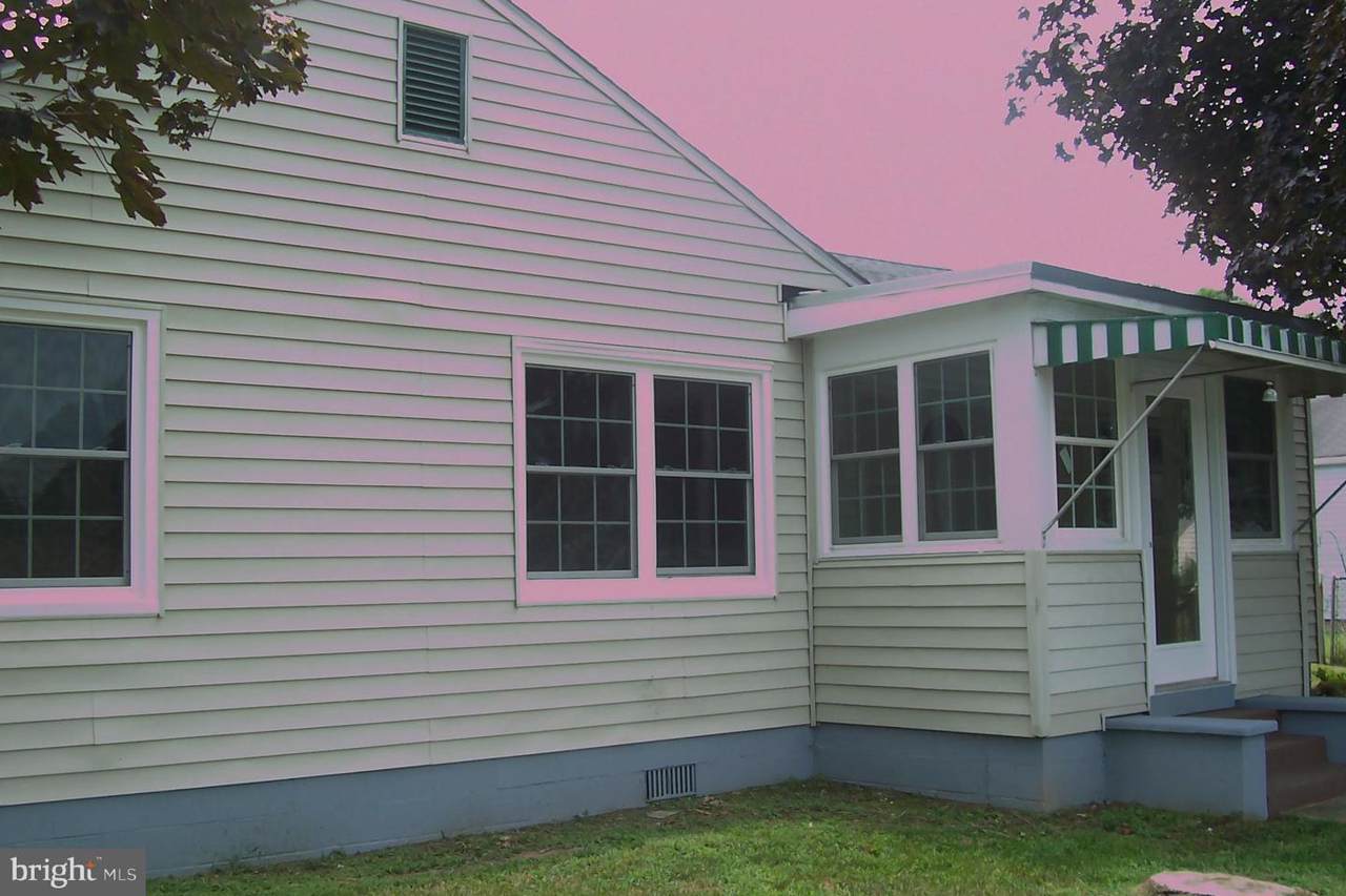 48 Circle Avenue - Photo 1