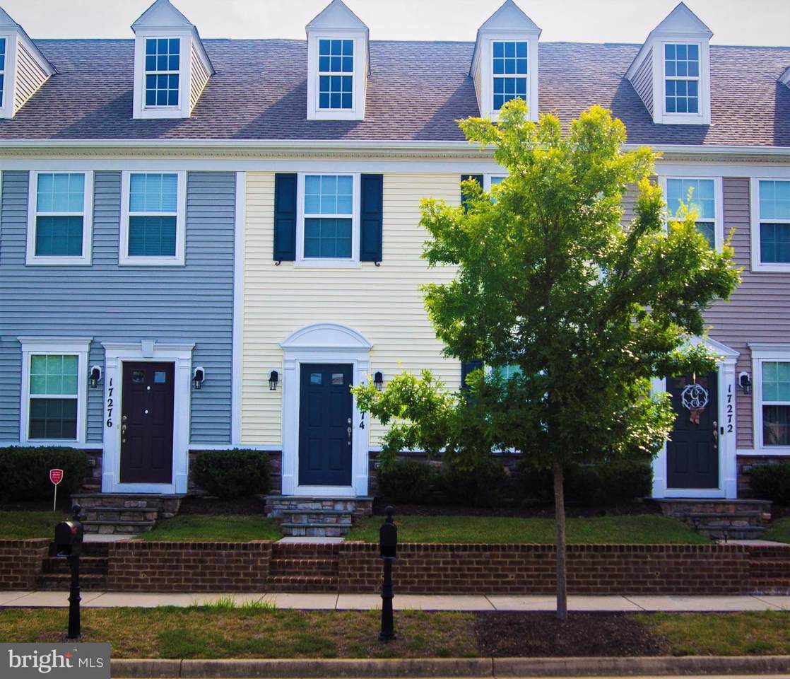 17274 Library Boulevard - Photo 1