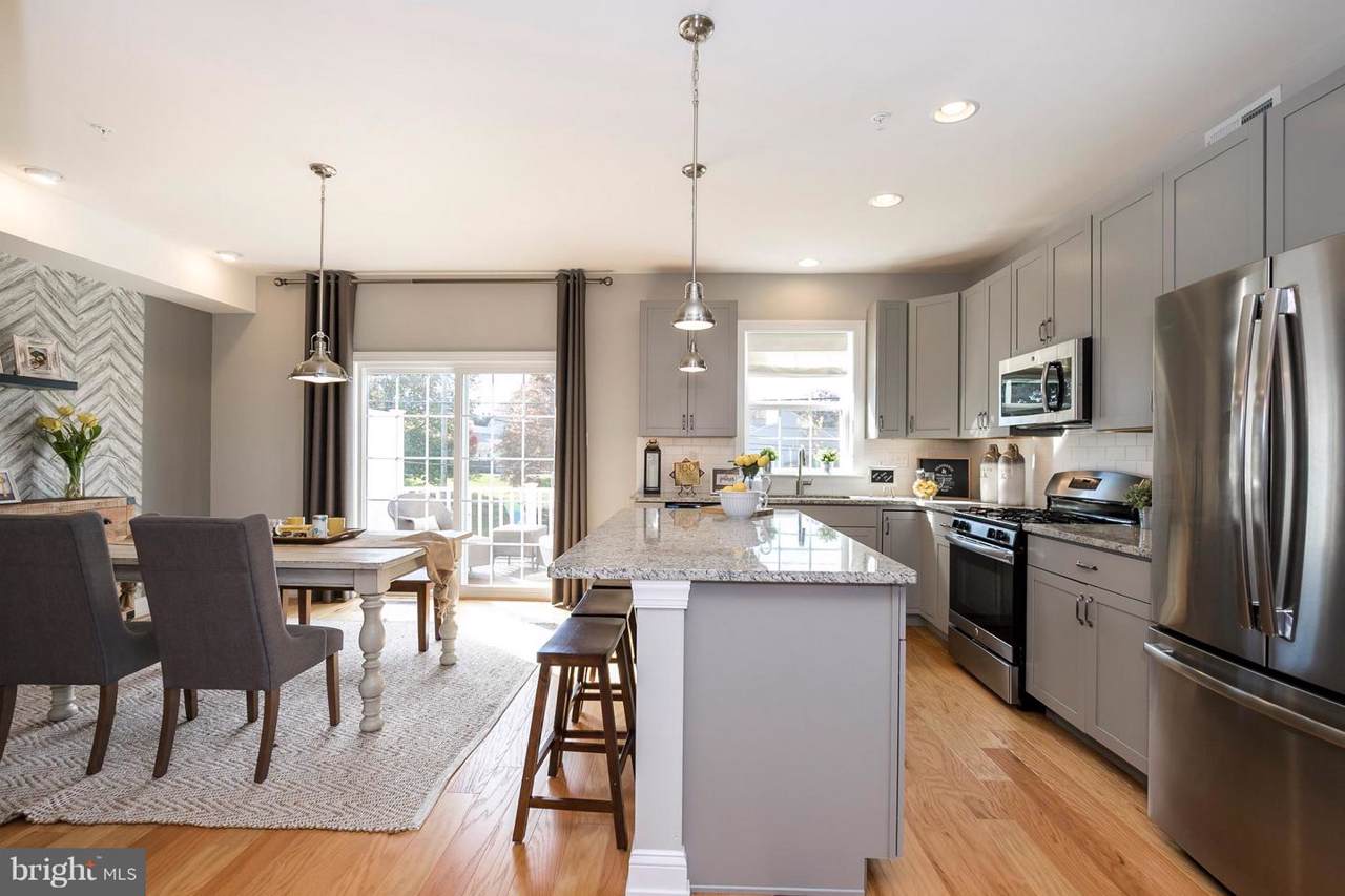 105 Edgewater Court - Photo 1