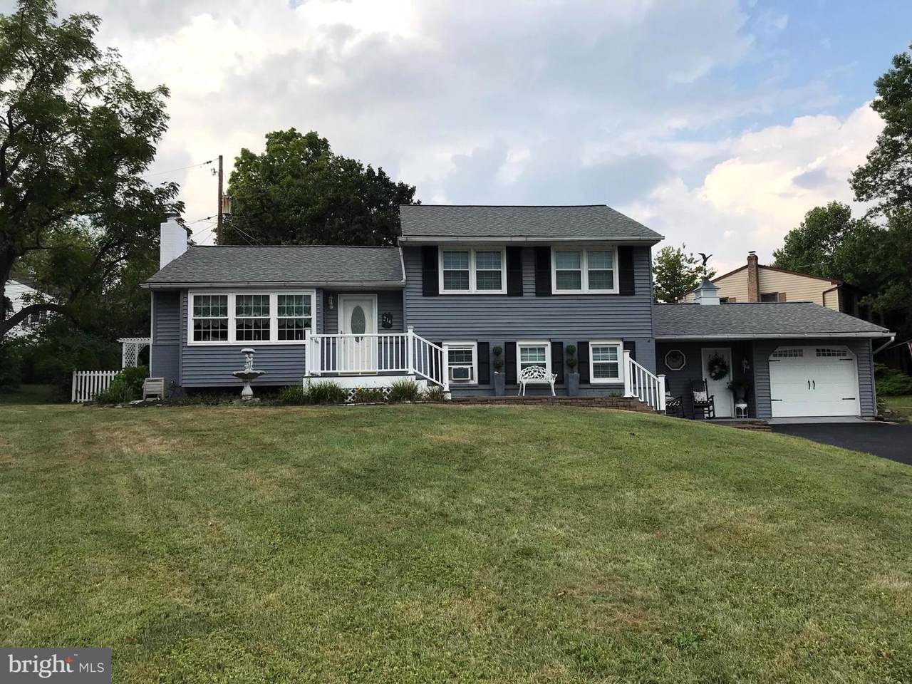 214 Elliott Drive - Photo 1