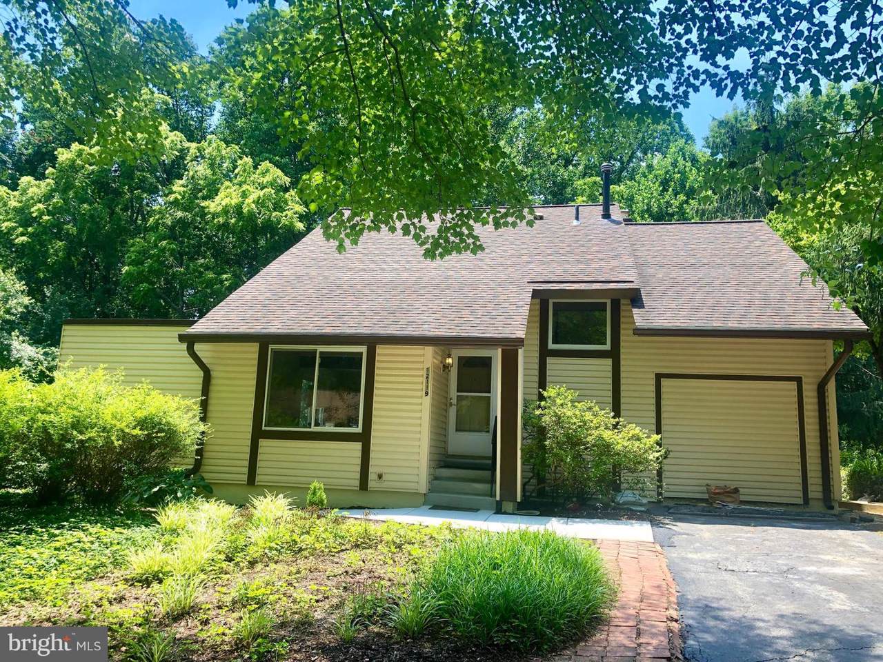 12119 Wheeling Avenue - Photo 1