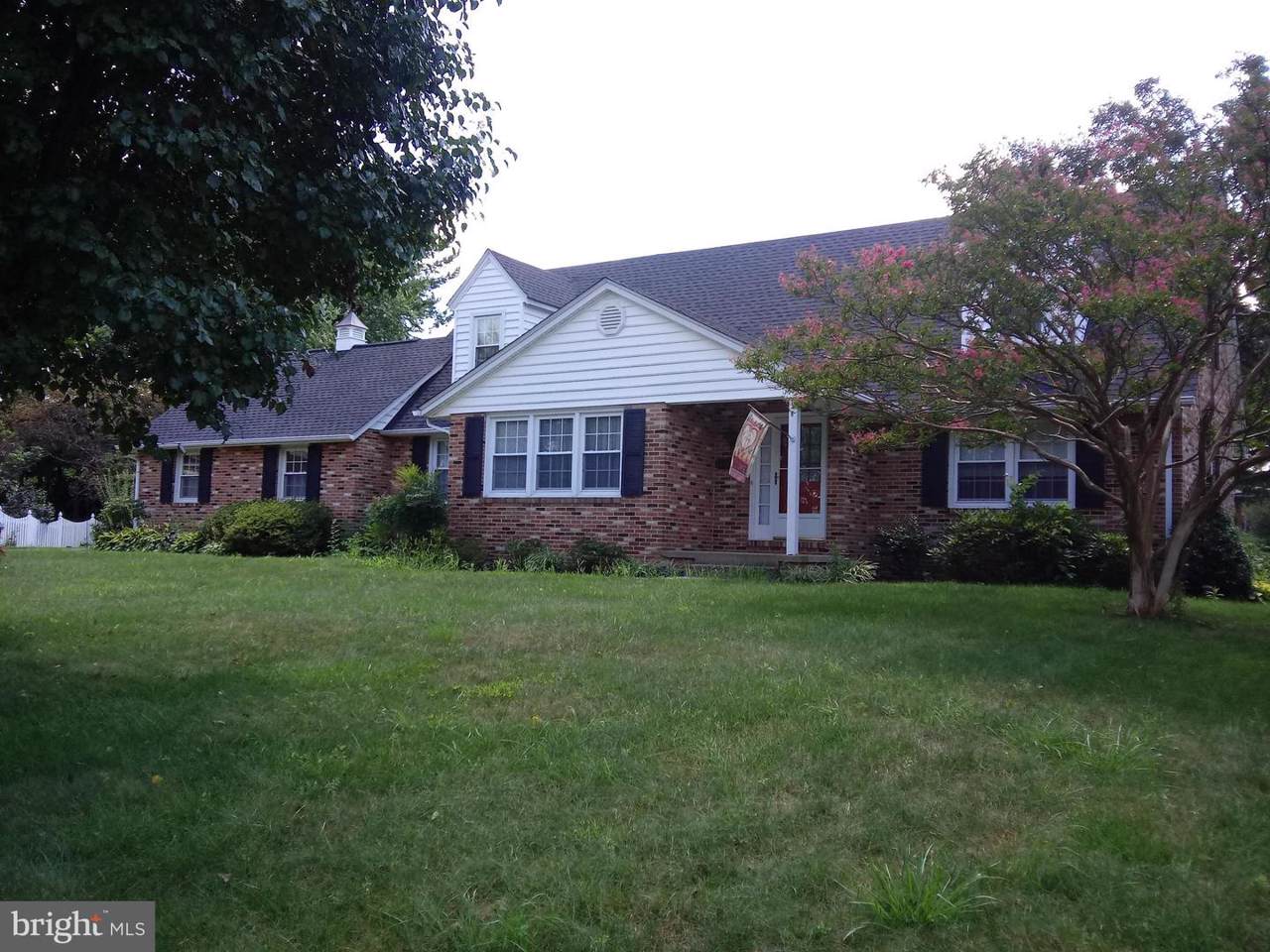 6913 Greenvale Court - Photo 1