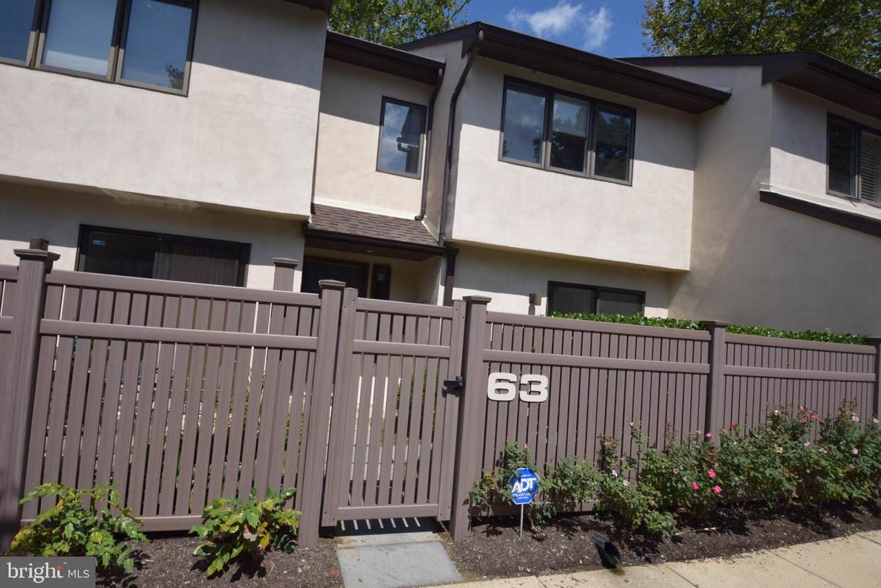 138 Montrose Avenue - Photo 1