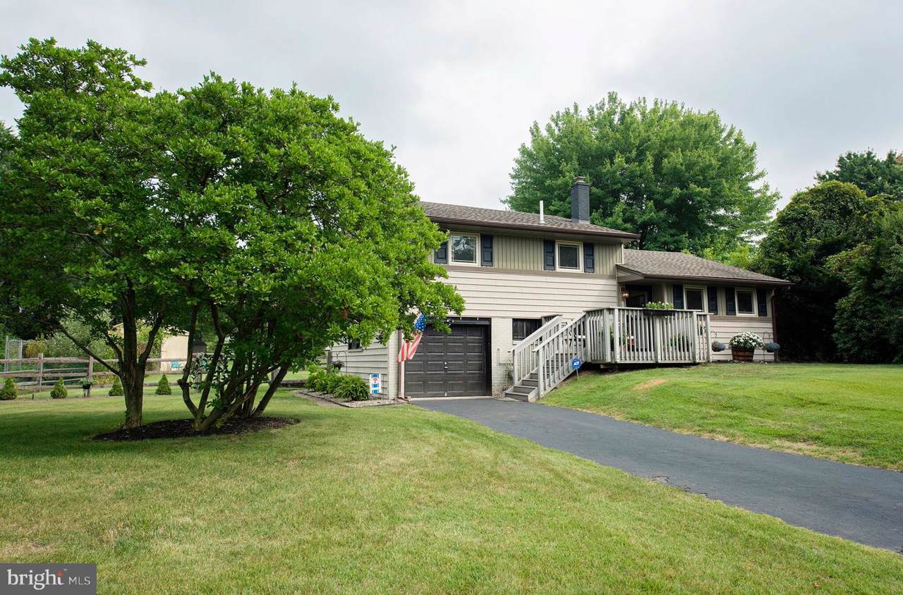 2545 Parkview Drive - Photo 1