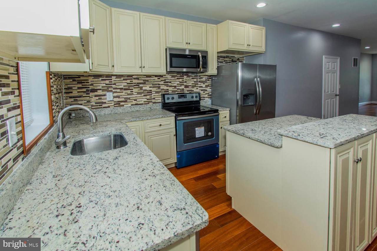 318 28TH Street - Photo 1