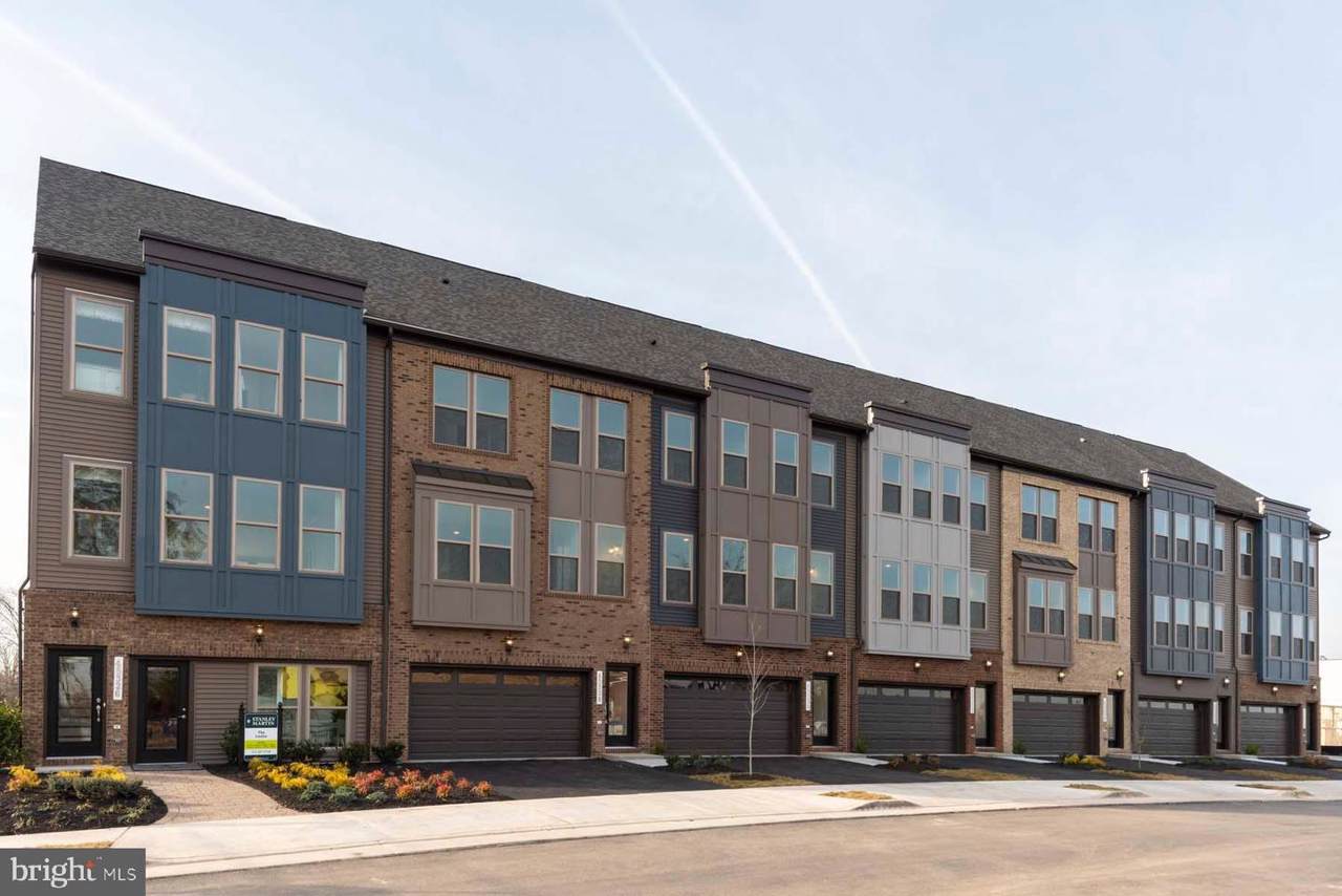 45377 Daveno Square - Photo 1