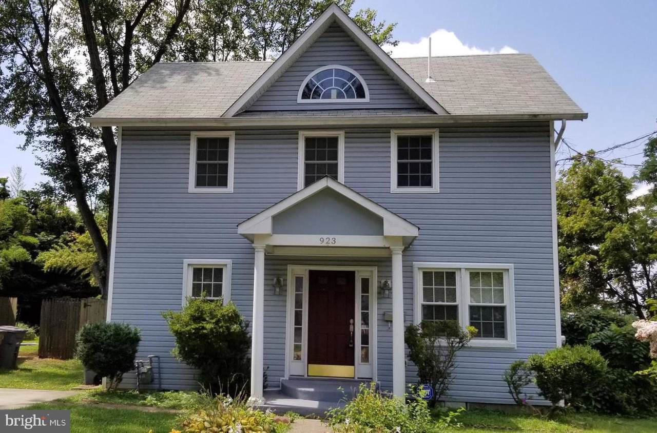 923 Lewis Avenue - Photo 1