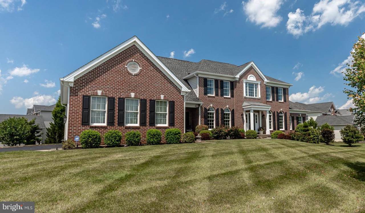 302 Clubhouse Lane - Photo 1