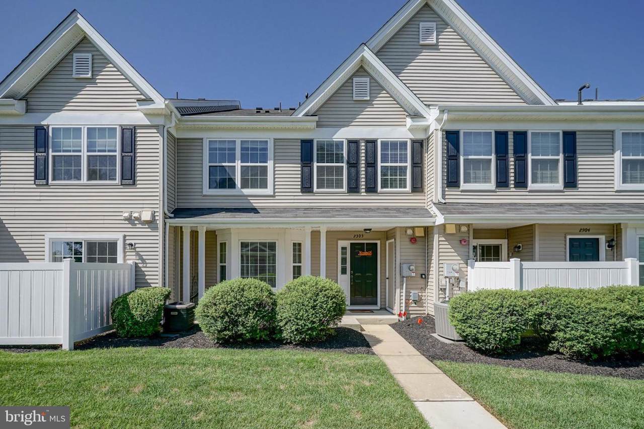 2303 Lexington Mews - Photo 1