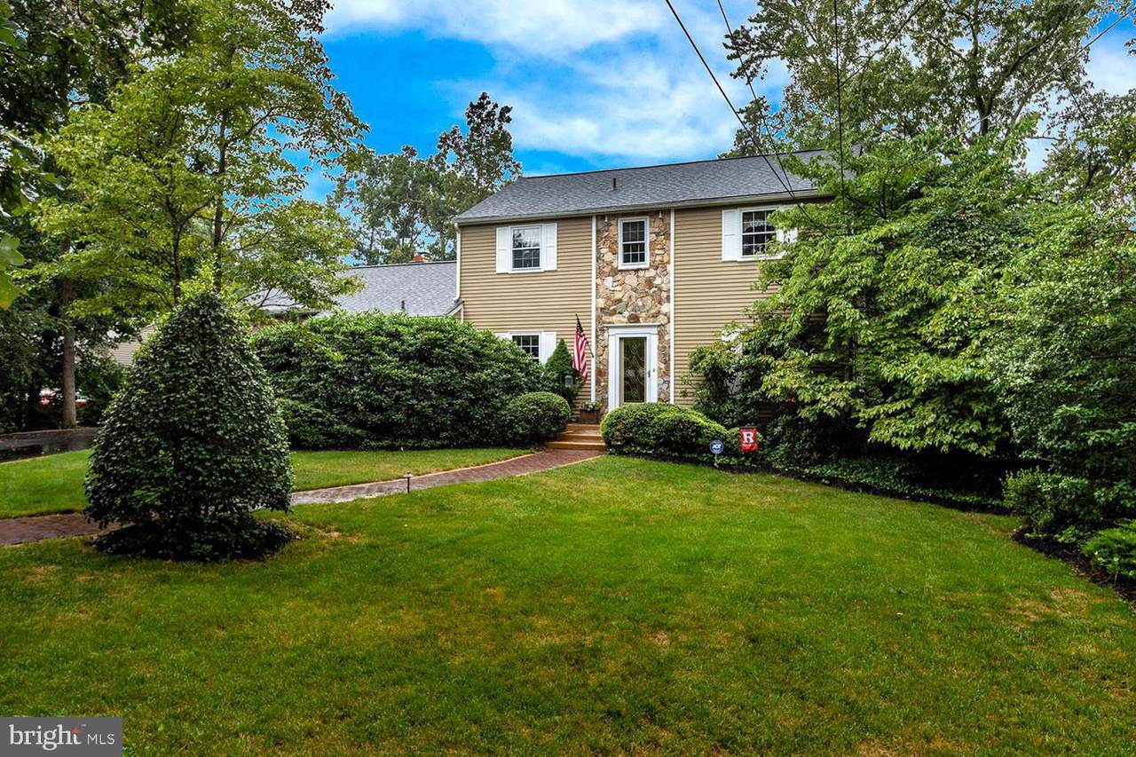 114 Lakeside Dr E - Photo 1