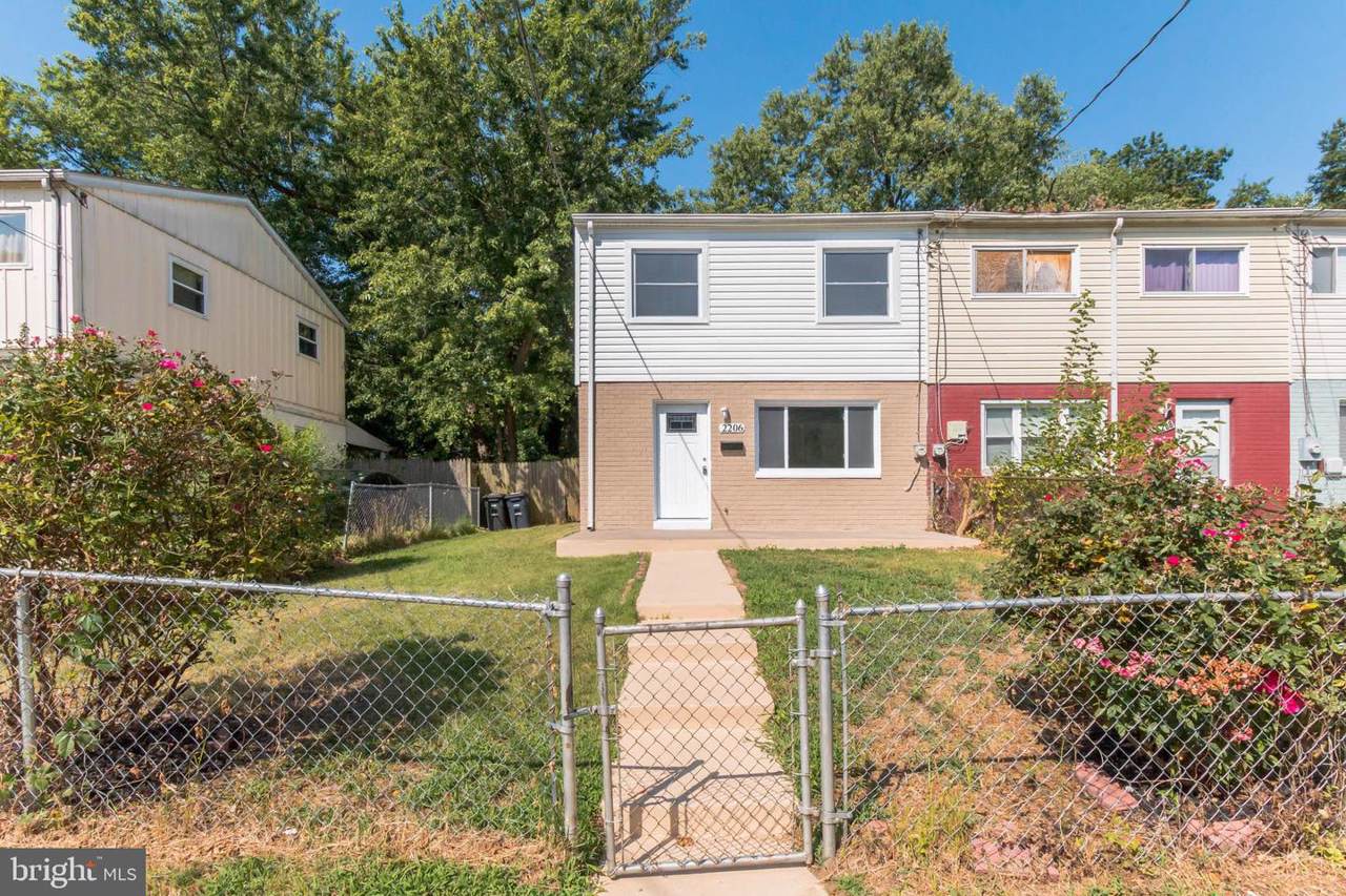 2206 Columbia Place - Photo 1