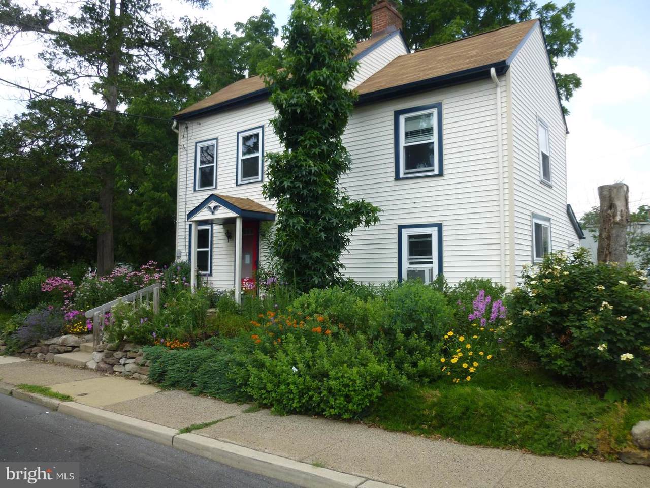 38 Moreland Avenue - Photo 1