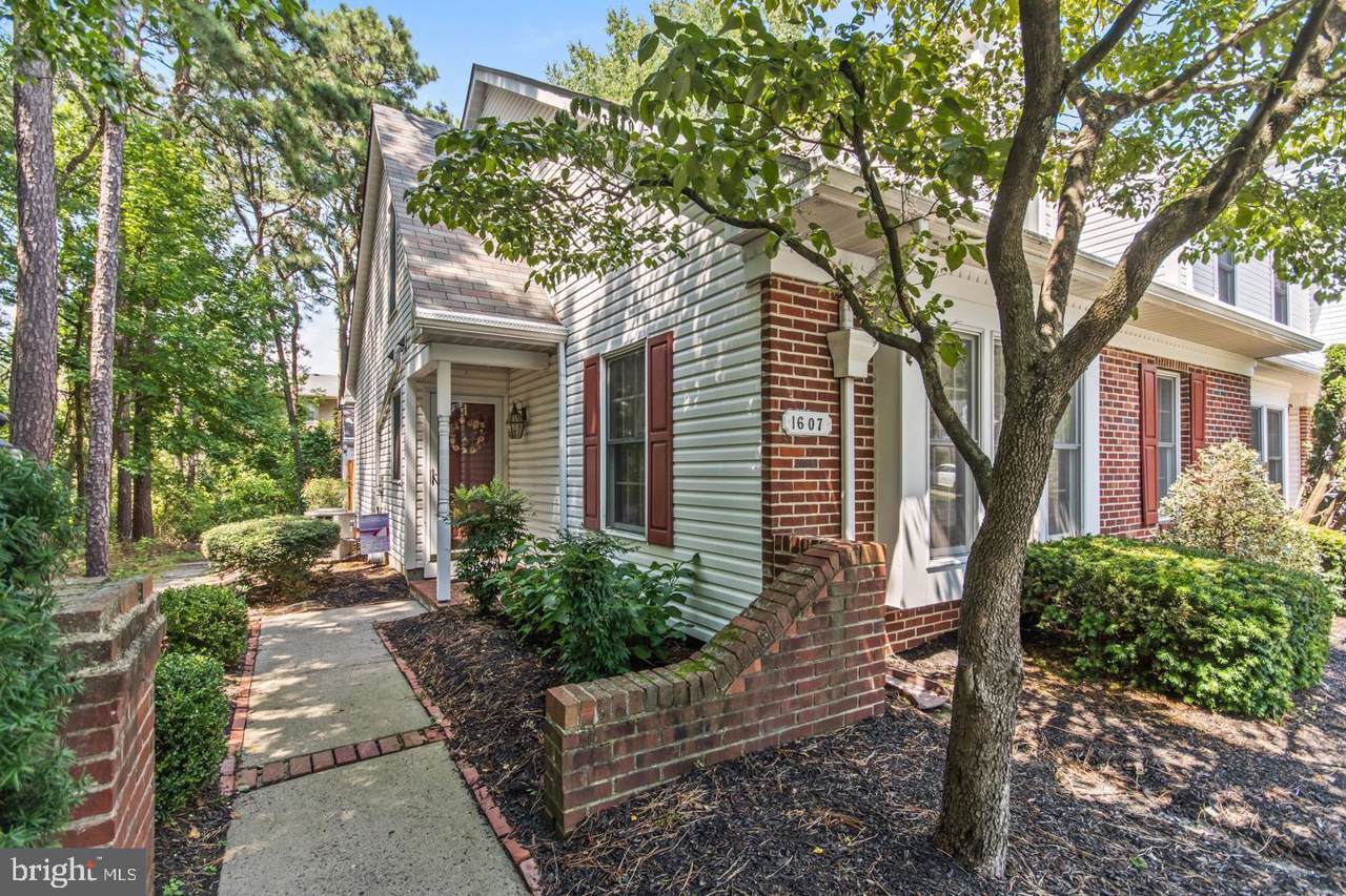 1607 Virginia Court - Photo 1