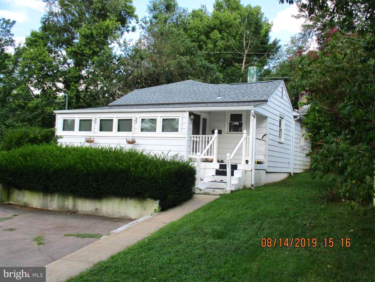 241 19TH Street - Photo 1