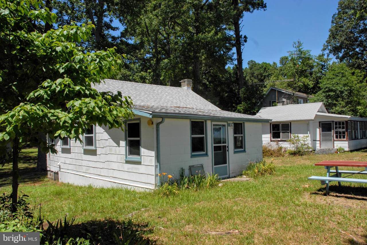 195 Emlaw Lane - Photo 1