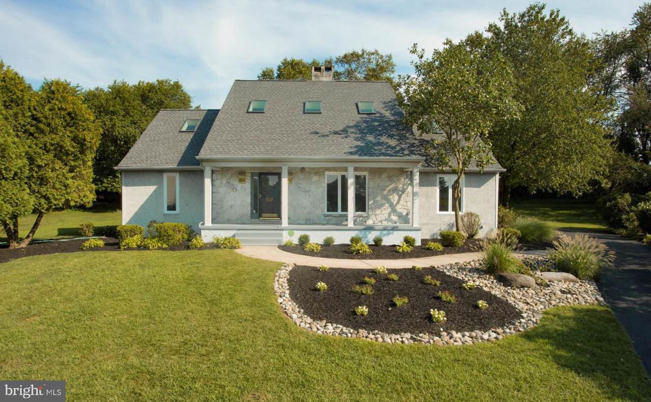 327 Nicola Lane - Photo 1