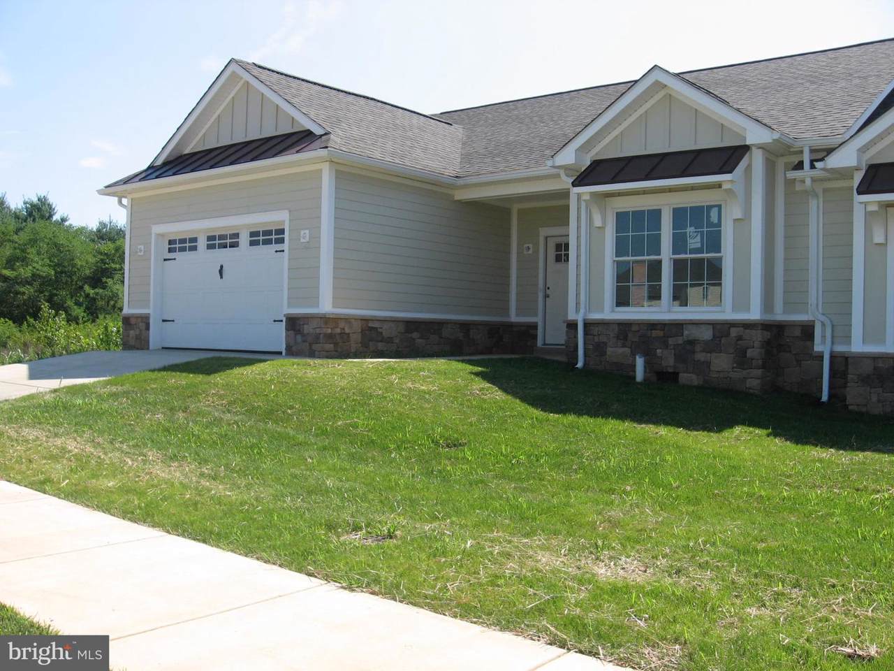 206 Grafton Court - Photo 1