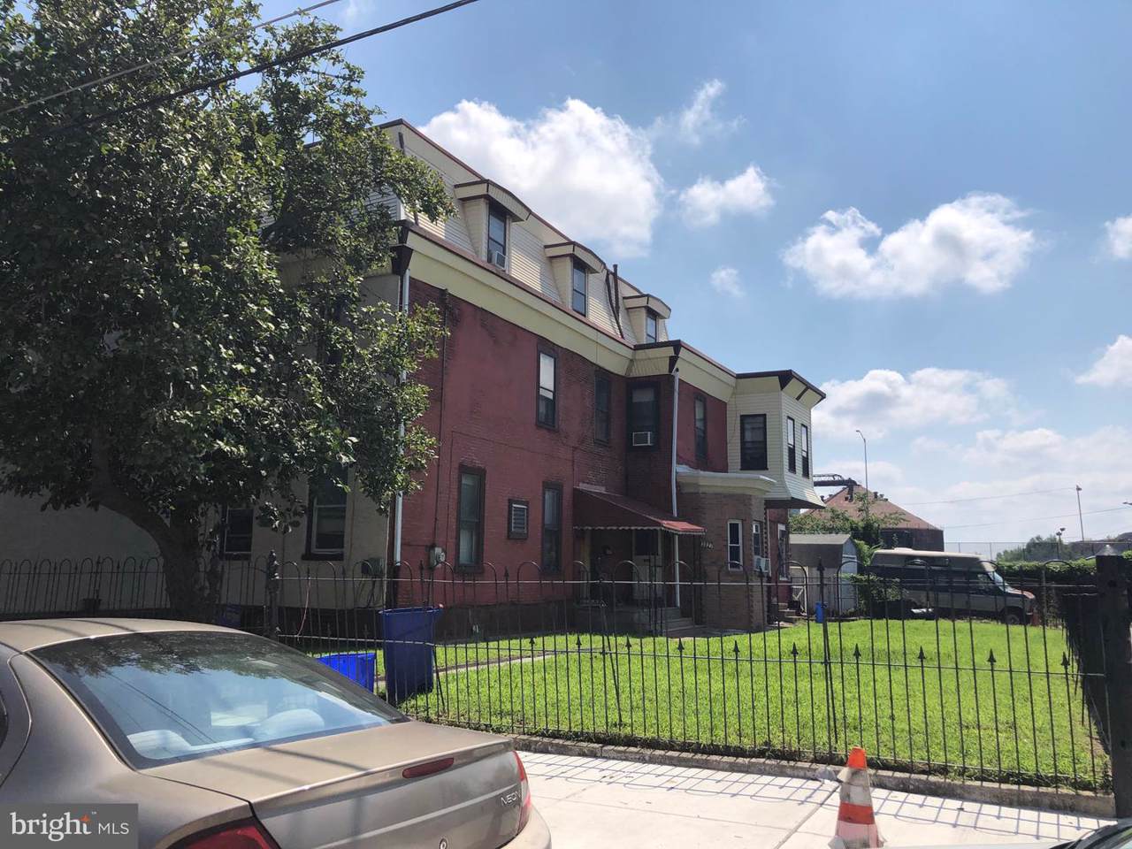 3025-27 Richmond Street - Photo 1