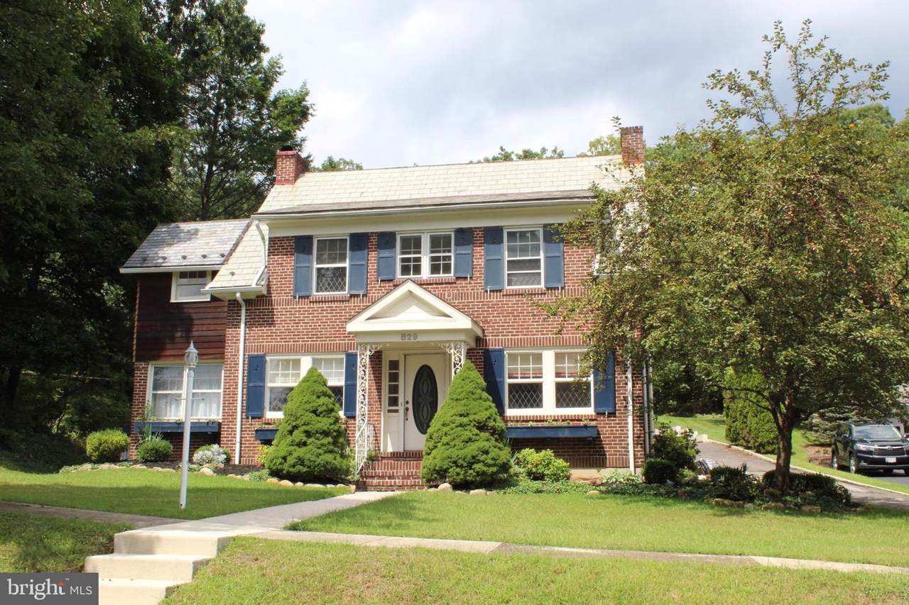 829 Windsor Road - Photo 1