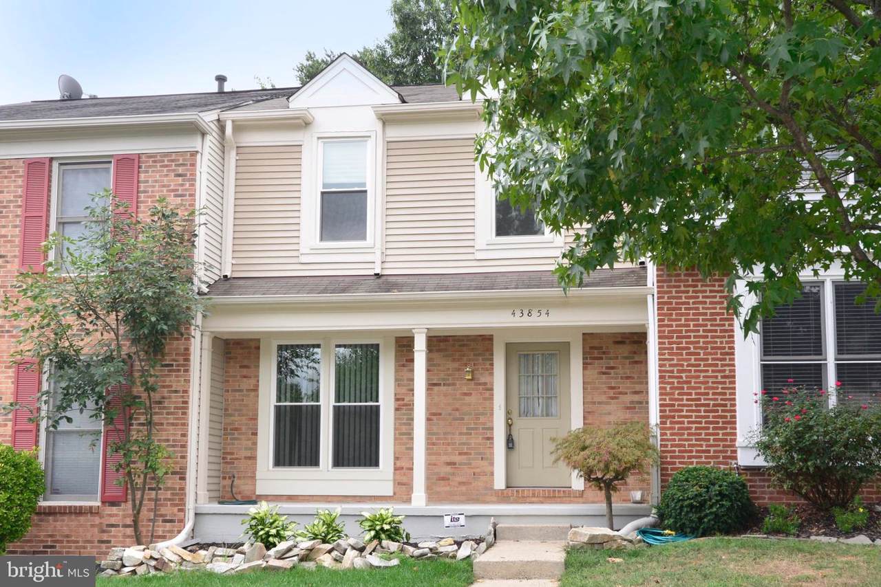 43854 Laburnum Square - Photo 1