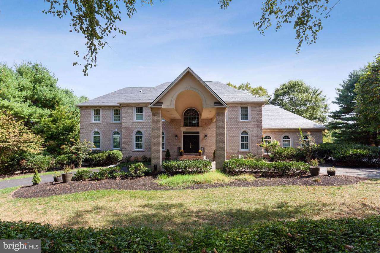 902 Hillstead Drive - Photo 1