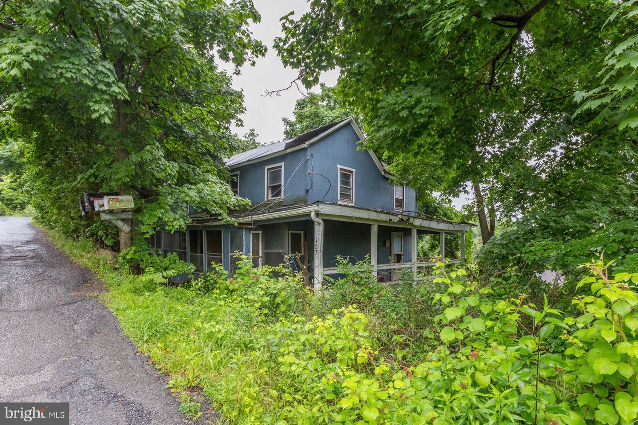 393 Greenway Drive - Photo 1