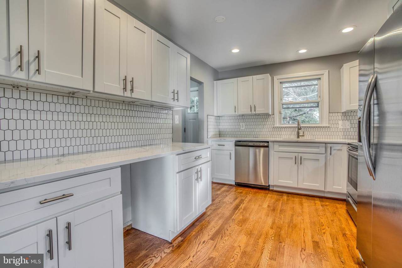 1327 Robin Road - Photo 1