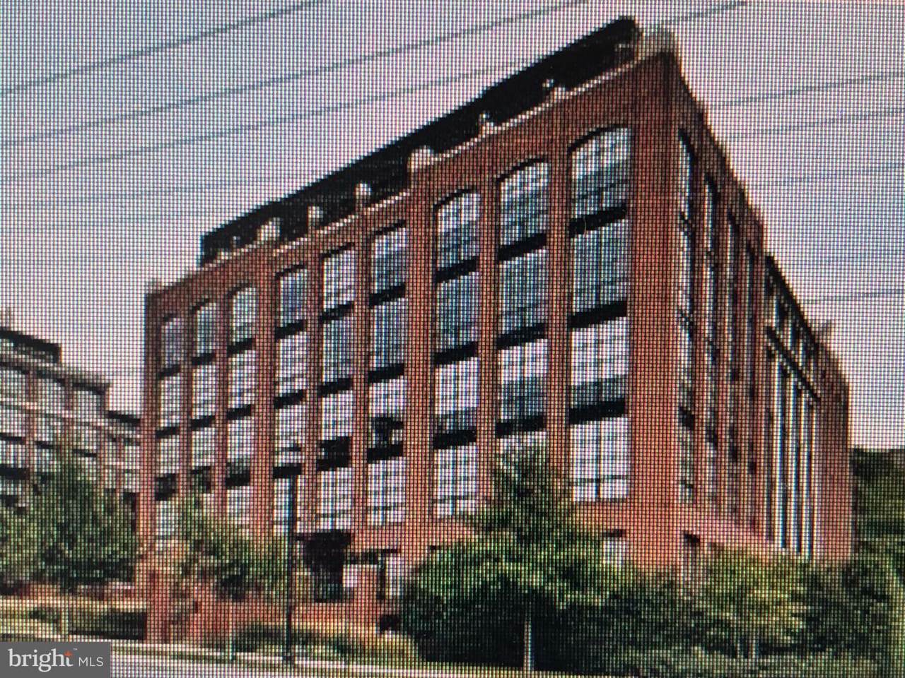 1615 Queen Street - Photo 1