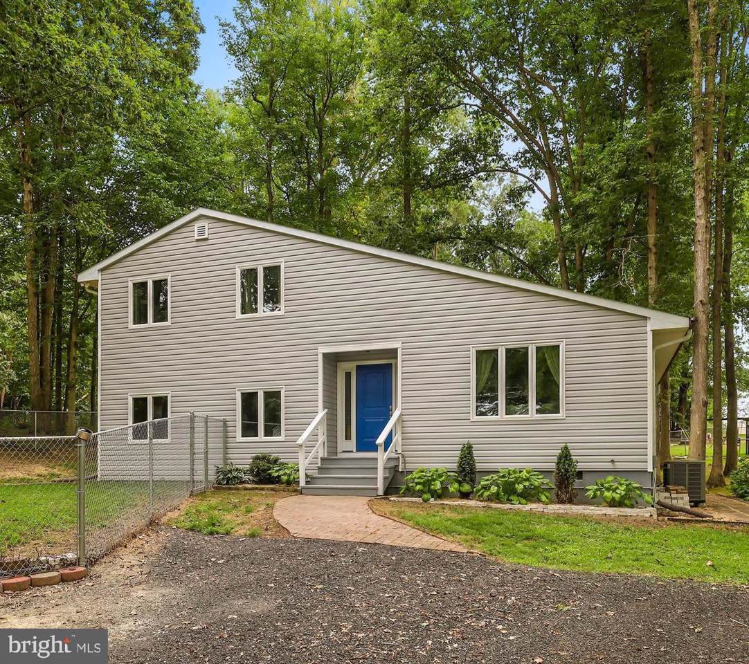 990 Leesburg Court - Photo 1