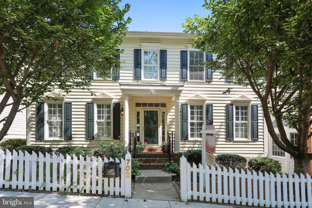 702 Linslade Street - Photo 1