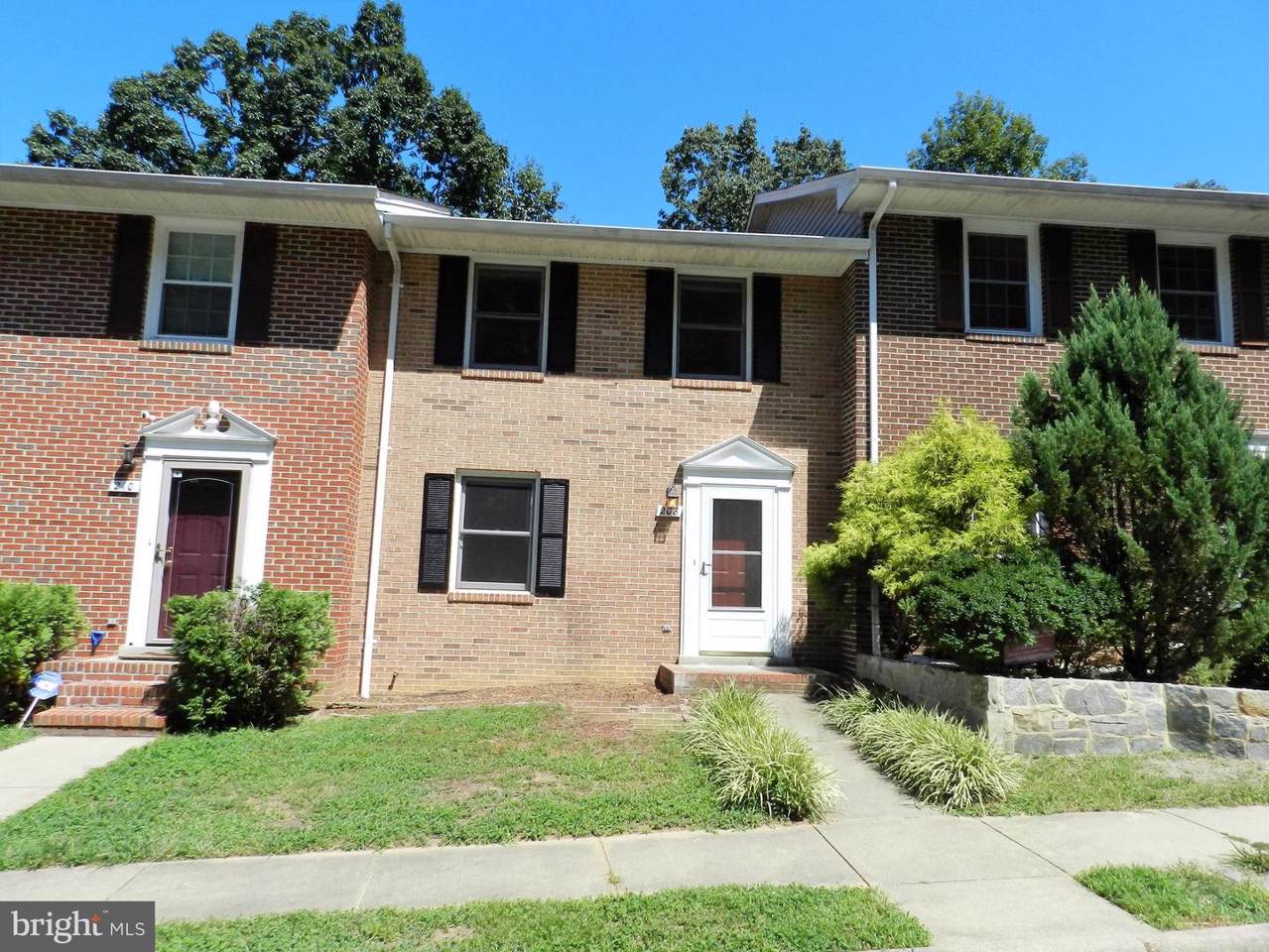 208 Lyndale Court - Photo 1
